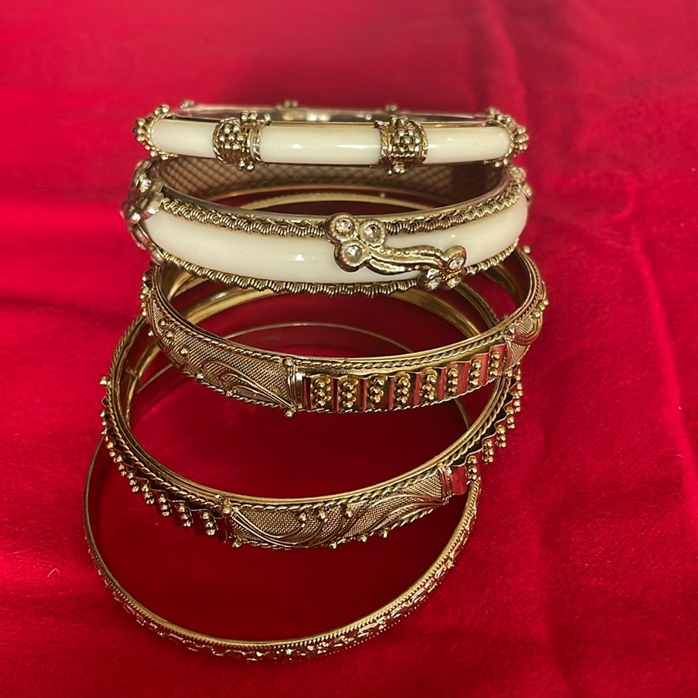 Lot of 5 bangles